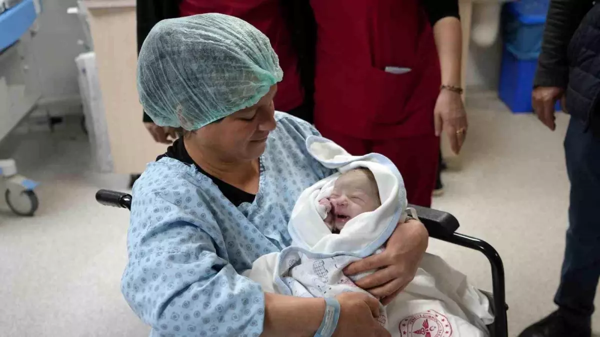 Yeni Yılın İlk Bebeği Gaziantep’te Dünyaya Geldi