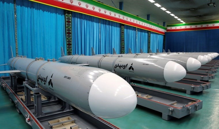 İran, İsrail’i vurduğu yeraltı füze tesisini tanıttı