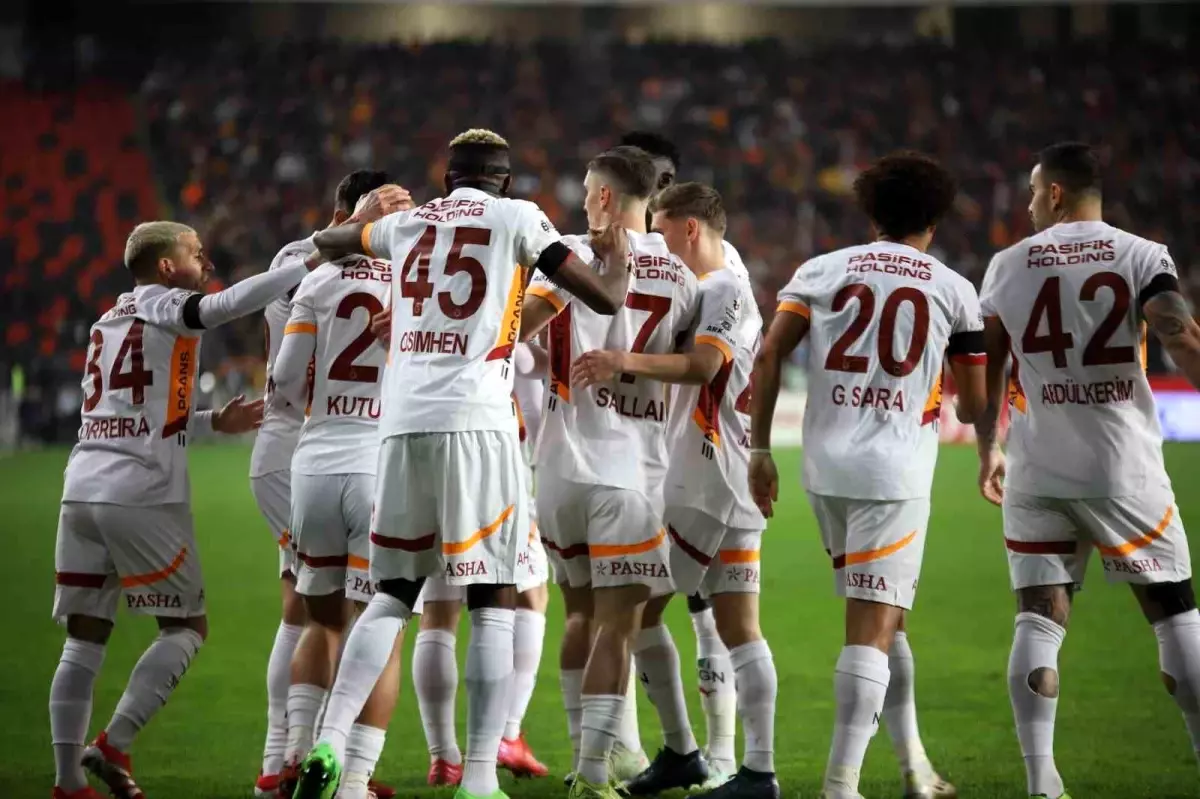 Galatasaray ve Fenerbahçe 22. Haftada Kazandı
