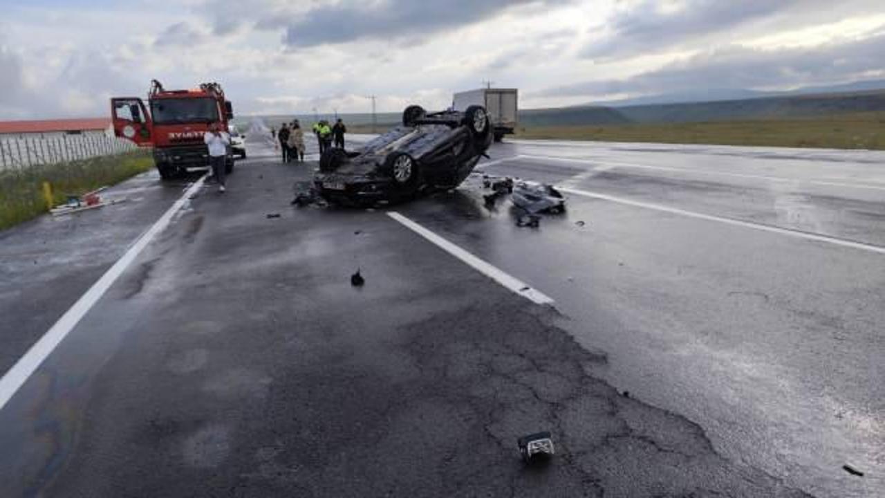Kars’ta feci kaza! Kamyona çarpan araç takla attı