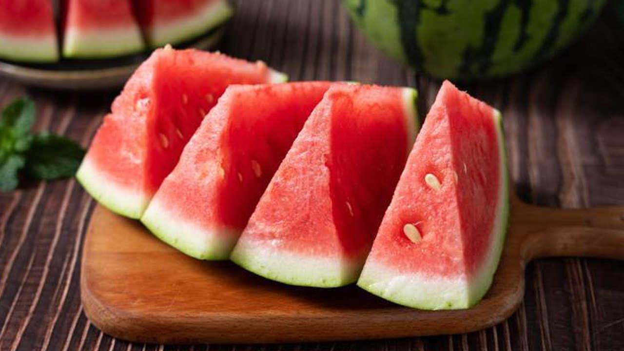 Dakikalarca karpuz seçmeye son! Karpuz nasıl seçilir diyenlere 5 altın kural