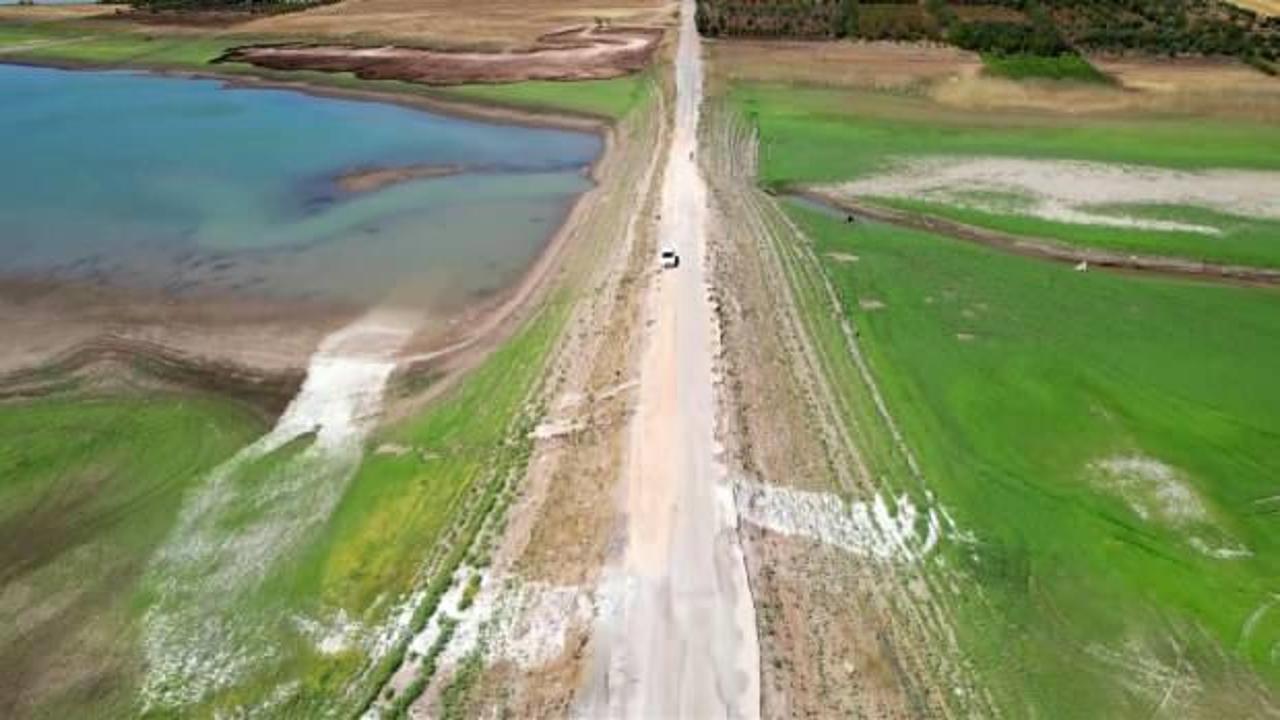 Şoke eden görüntü! Sular çekilince karayolu ortaya çıktı