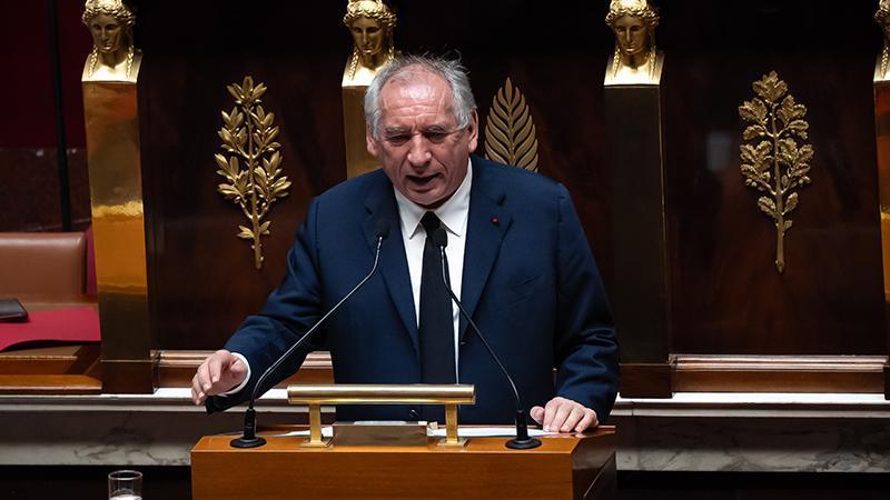 Fransa’da güvenoyu alamayan hükümet düştü