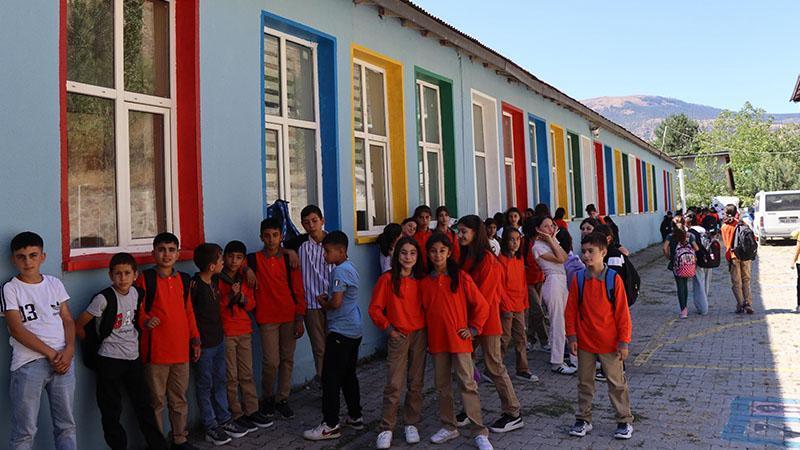 ‘İyilik Hareketi’ ile 11 okulu yenilediler, hedeflerinde kırsaldaki 400 okul var