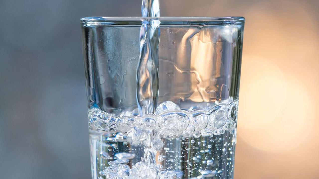 Denemeyen kalmadı, sürüp 5 dakika bekleyin! Maden suyu imdada yetişiyor