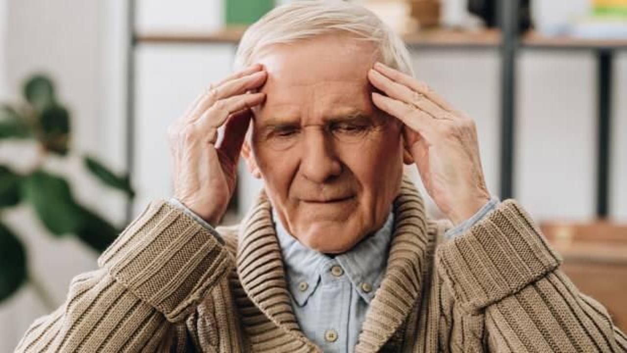 Alzheimer’da erken belirtiler! Uzmanlar uyardı: Unutkanlığı hafife almayın