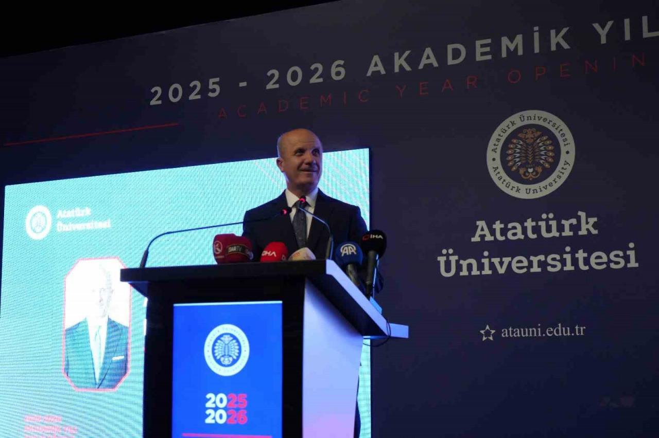 Üniversitelerde yeni dönem! YÖK Başkanı Özvar duyurdu...