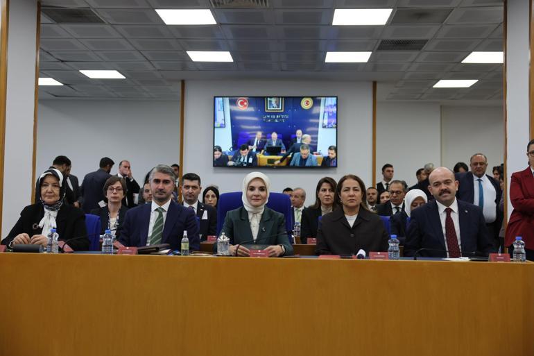 Bakan Göktaş: Sosyal medyada yaş sınırı düzenlemesi üzerinde çalışıyoruz