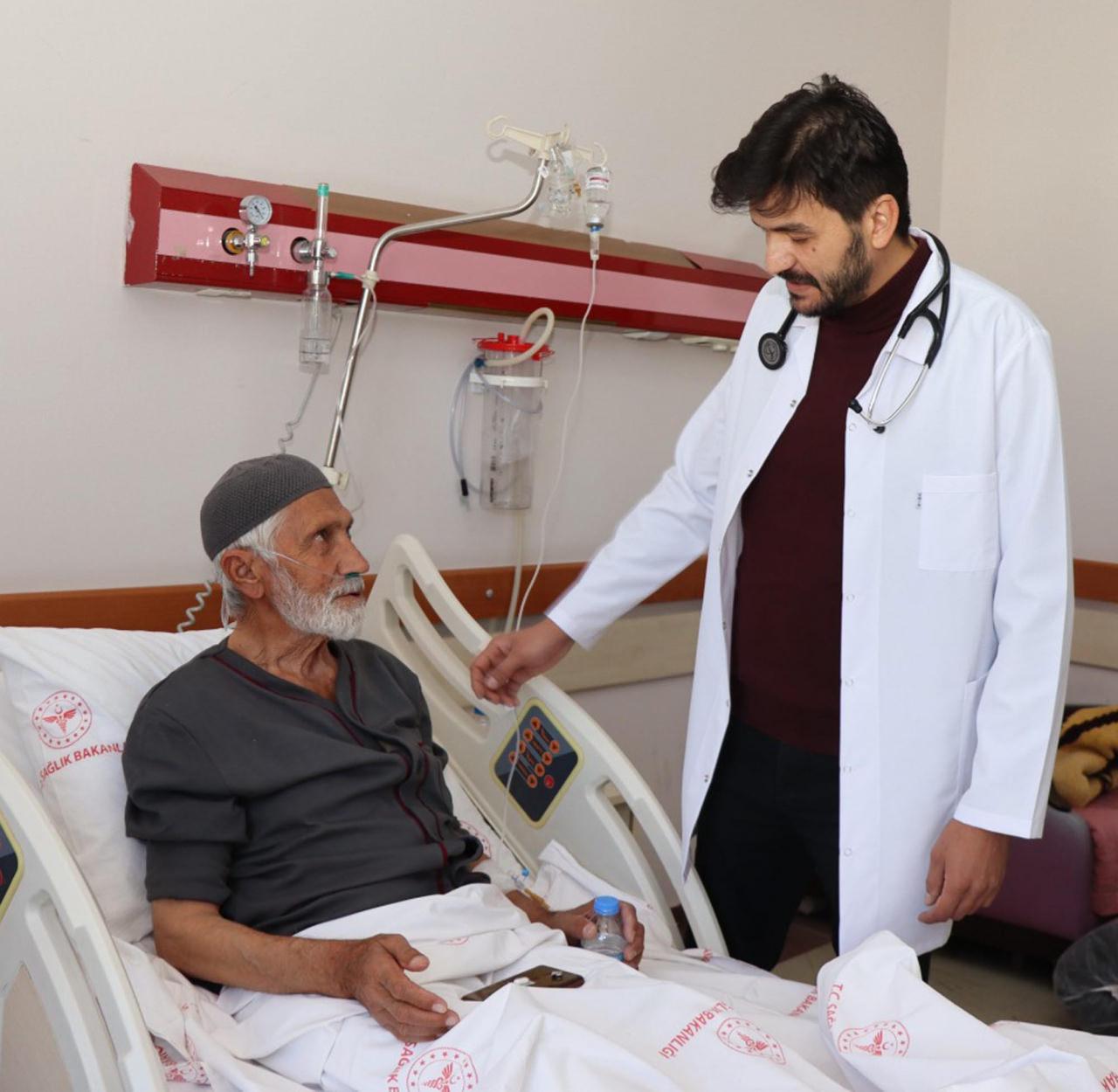 Nefes darlığı şikayetiyle hastaneye gitti hayatının şokunu yaşadı