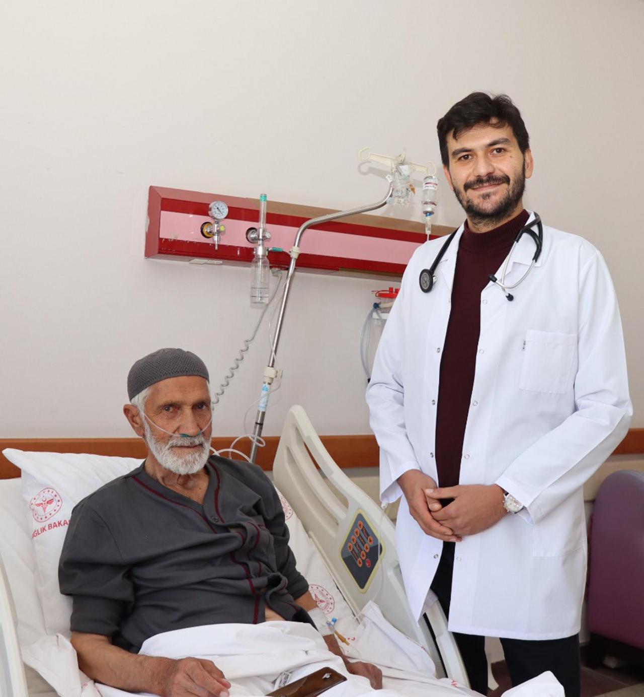 Nefes darlığı şikayetiyle hastaneye gitti hayatının şokunu yaşadı