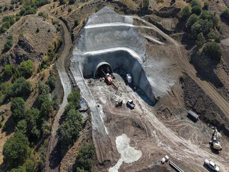 Bakan Uraloğlu: Delice-Çorum hızlı tren hattında yüzde 13,75 ilerleme sağlandı