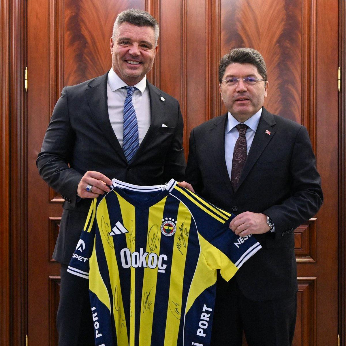 F.Bahçe'den Adalet Bakanı Yılmaz Tunç'a hediye edilen forma için 'Mert Hakan' açıklaması