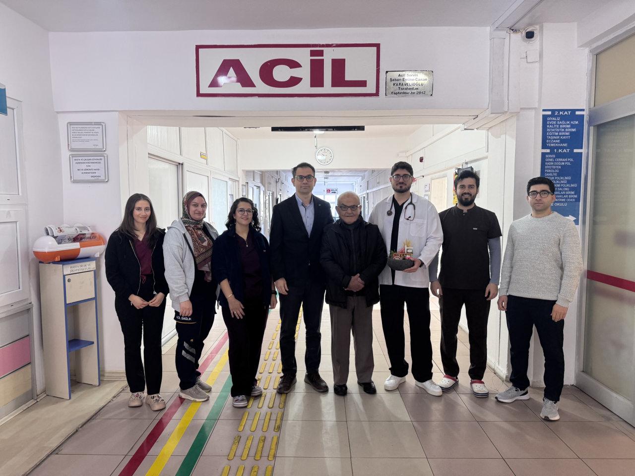 Kalbi 4 dakika duran 85 yaşındaki hasta doktorların müdahalesiyle hayata tutundu