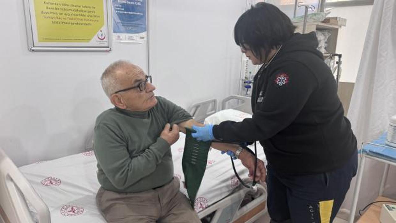 Kalbi 4 dakika duran 85 yaşındaki hasta doktorların müdahalesiyle hayata tutundu