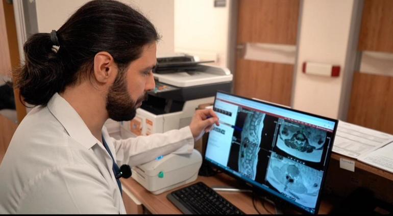 Belindeki tümör nedeniyle felç riski bulunan Bünyamin, sağlığına kavuştu