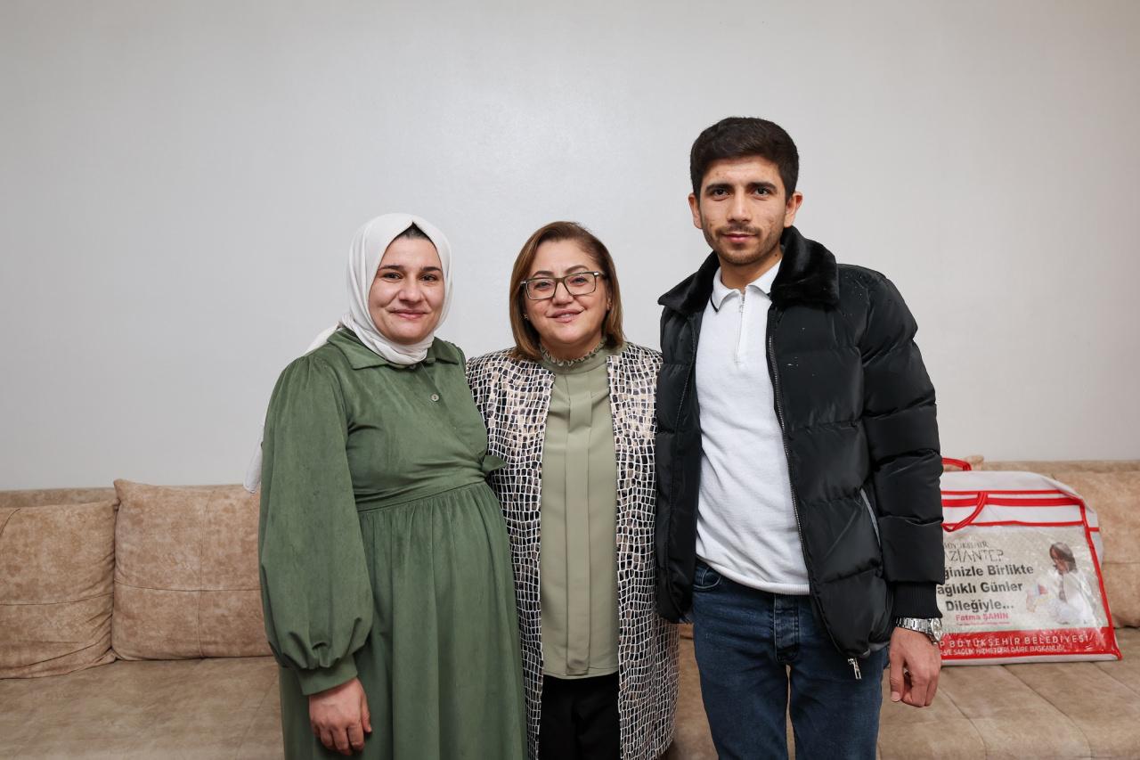 Başkan Şahin'den 'Bir Umut Bir Can' projesinden yararlanan çifte ziyaret!