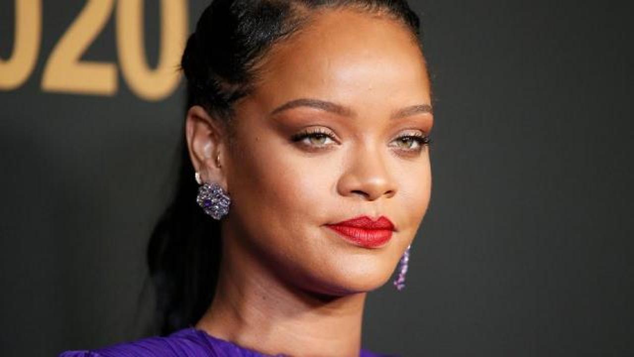 Ünlü şarkıcı Rihanna’nın evine silahlı saldırı düzenlendi
