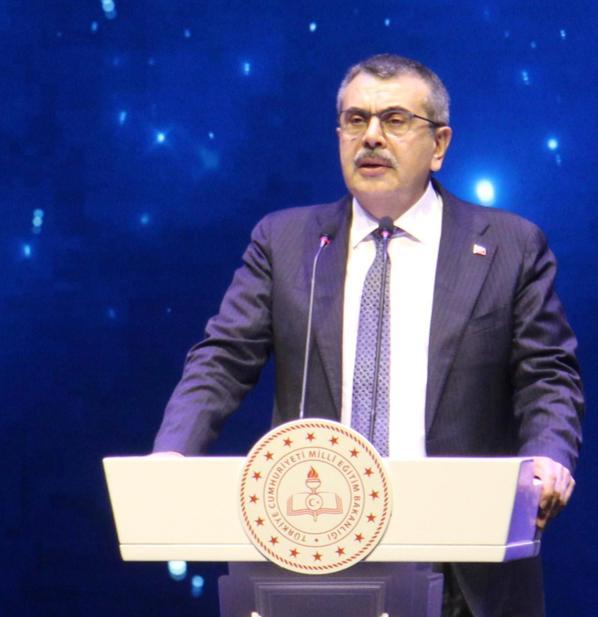 Bakan Tekin: Evlatlarımızı ekranların insafına terk etmemeliyiz