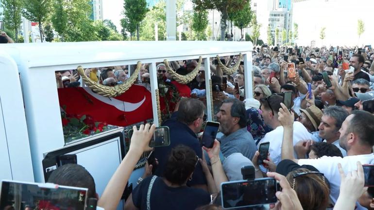 Kadir İnanır son yolculuğuna uğurlandı