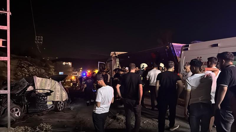 Mardin’de otomobil ile kamyonun çarpıştığı kazada ölü sayısı 3’e yükseldi