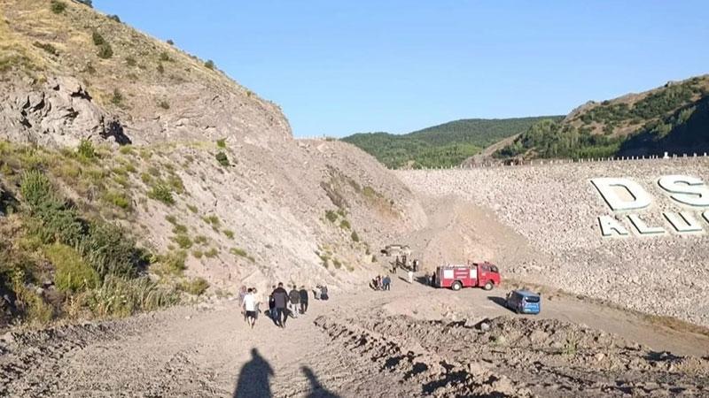 Otomobil dere yatağına yuvarlandı; 3 ölü, 3 yaralı