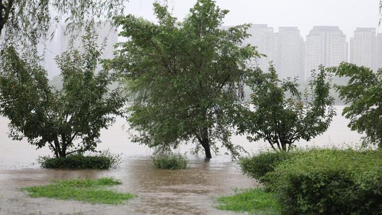 Çin'de 'Bavi Tayfunu' nedeniyle 260 bin kişi tahliye edildi