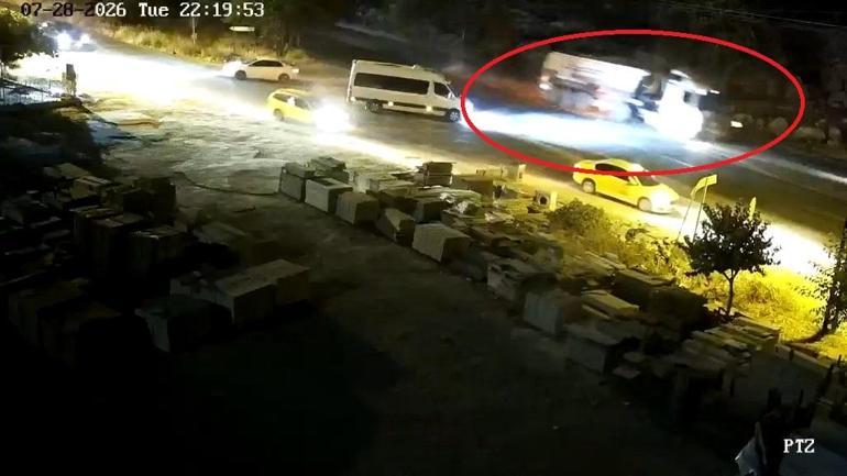 Mardin'de otomobil ile kamyonun çarpıştığı kazada ölü sayısı 3'e yükseldi