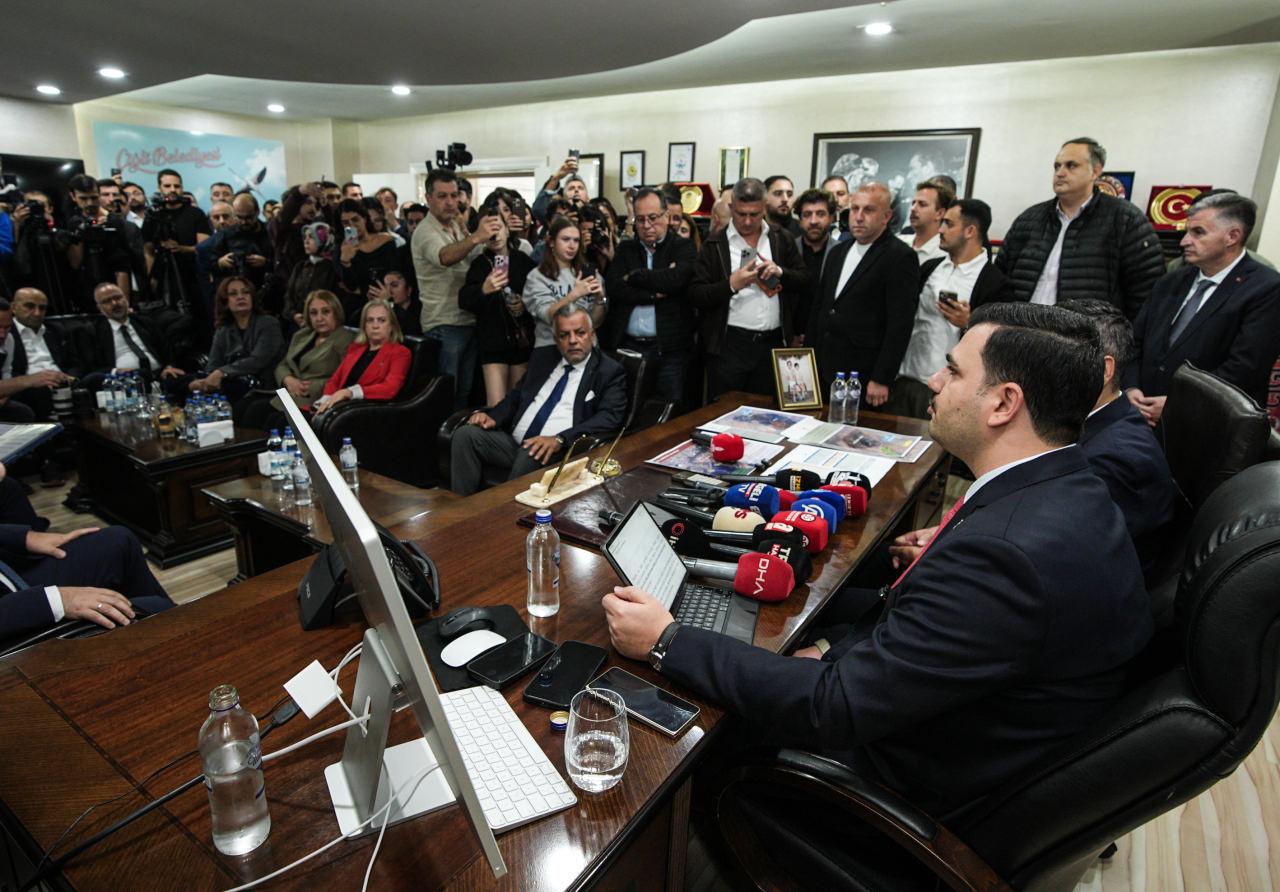 AK Parti'den Özgür Özel'e tepki: Yeni Parti değil, yalanlar partisi