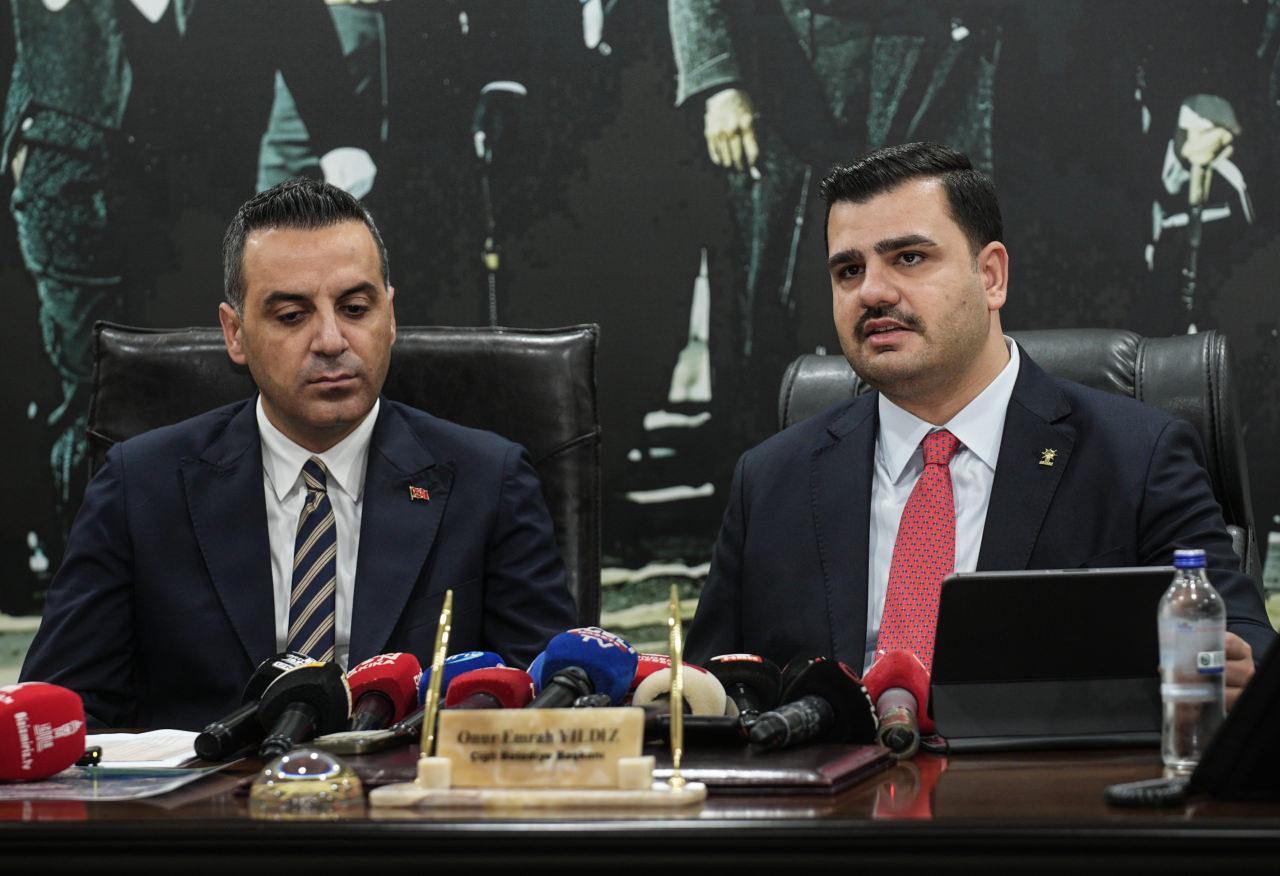 AK Parti'den Özgür Özel'e tepki: Yeni Parti değil, yalanlar partisi
