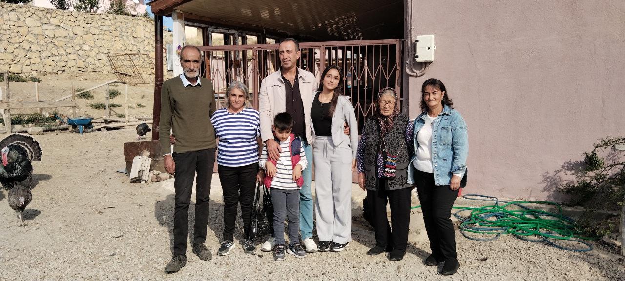 Sivas’ta aracı bozuldu, 11 gün bir aileye misafir oldu! Alman gezgin ayrılırken ağladı